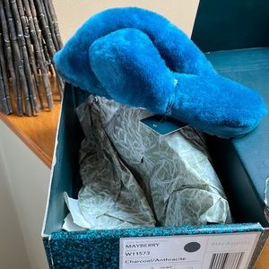 Emu sheepskin slippers